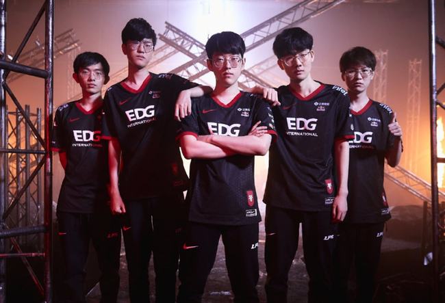 足球史增添 足球史增添